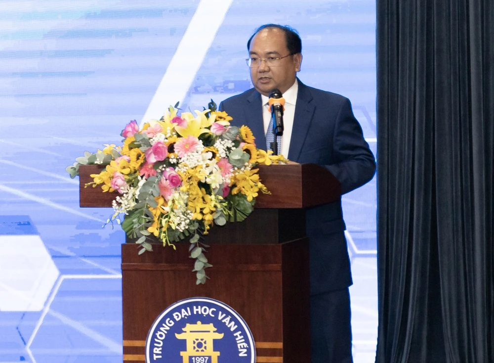 PGS-TS Nguyễn Minh Đức phát biểu trong Lễ bổ nhiệm hiệu trưởng Đại học Văn Hiến. Ảnh: NT