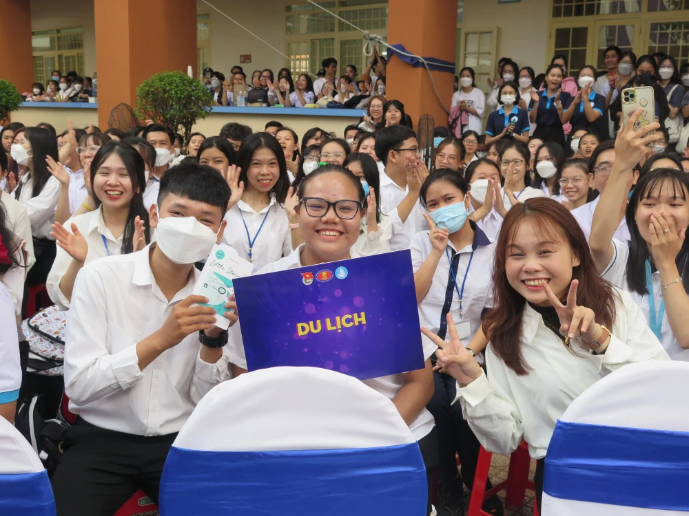 Sinh viên các ngành học hân hoan đón năm học mới. Ảnh: P.ANH Sinh viên các ngành học hân hoan đón năm học mới. Ảnh: P.ANH