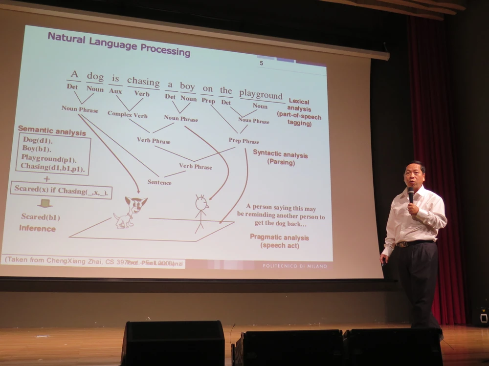PGS-TS Đinh Điền đang trình bày tại hội thảo. Ảnh: PA