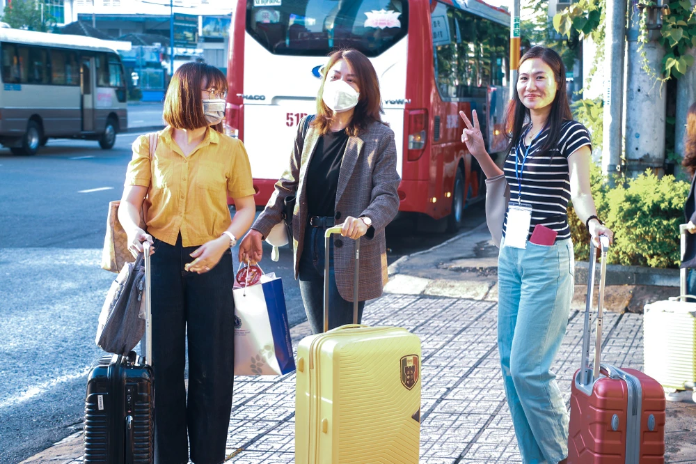 Nhiều giảng viên trẻ sẵn sàng hành lý lên đường Nhiều giảng viên trẻ sẵn sàng hành lý lên đường