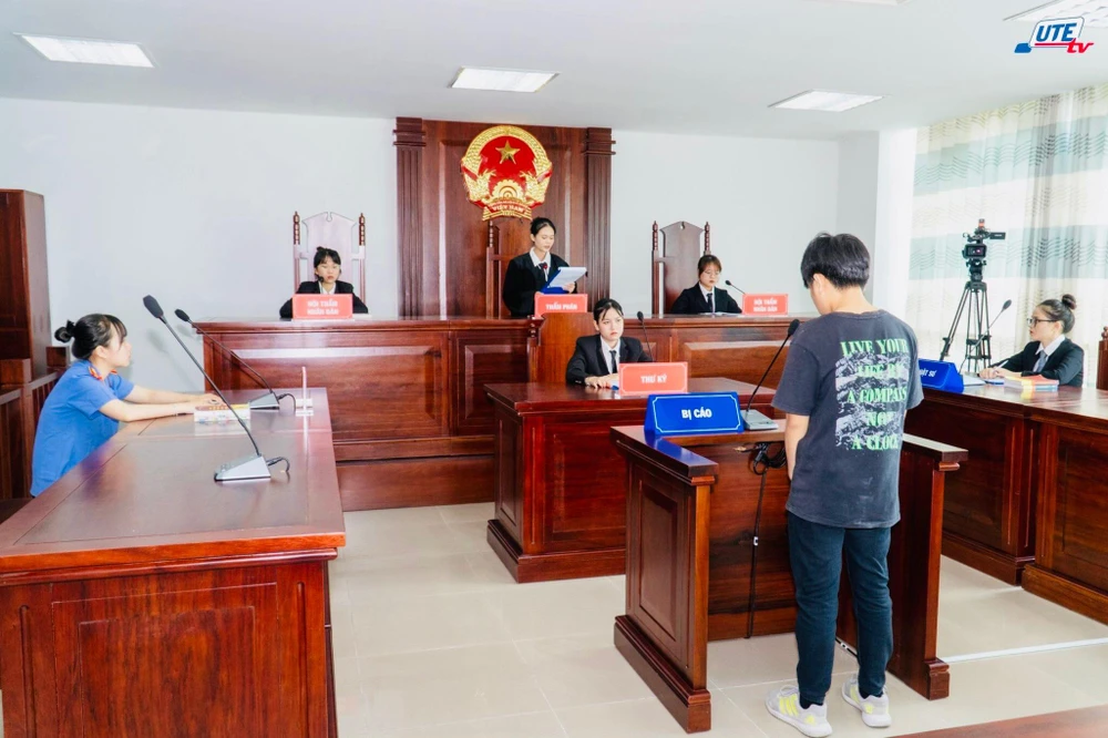 phong-dien-an-sinh-vien-luat (2).jpg