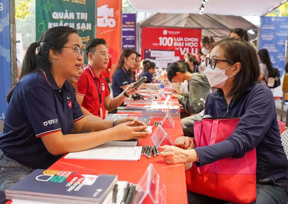 Trúng tuyển sớm bằng học bạ