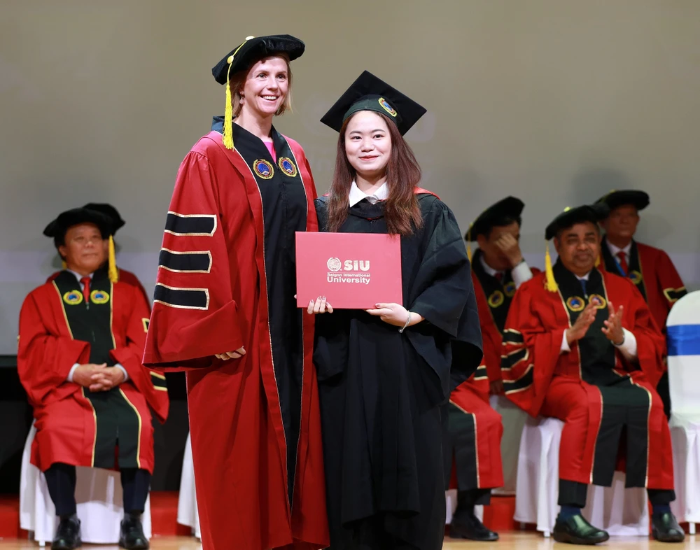 thu-khoa-truong-dh-quoc-te-sai-gon (2).JPG