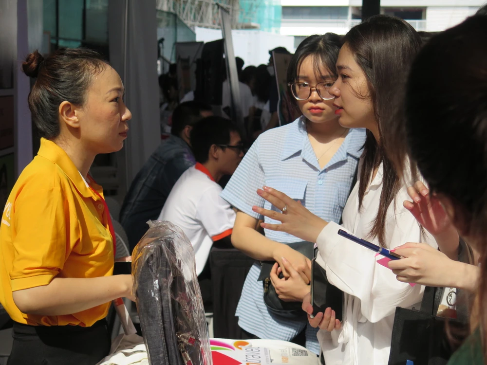 Ngày hội việc làm sinh viên doanh nghiệp tuyển dụng 2024