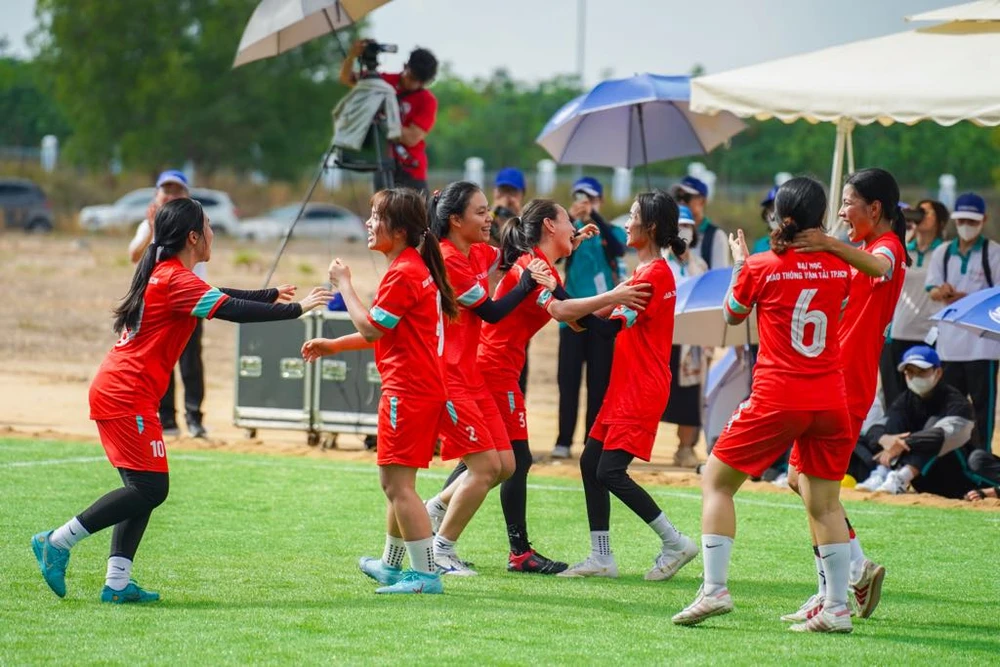 Chung kết bóng đá Trường ĐH Giao thông vận tải TP.HCM