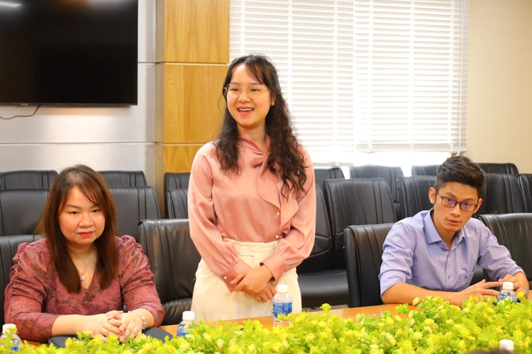 truong-dh-luat-tphcm-giai-thuong (1).jpg