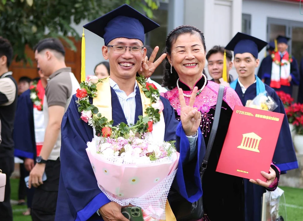 le-tot-nghiep-trong-dh-giao-thong-van-tai-tphcm (4).jpg