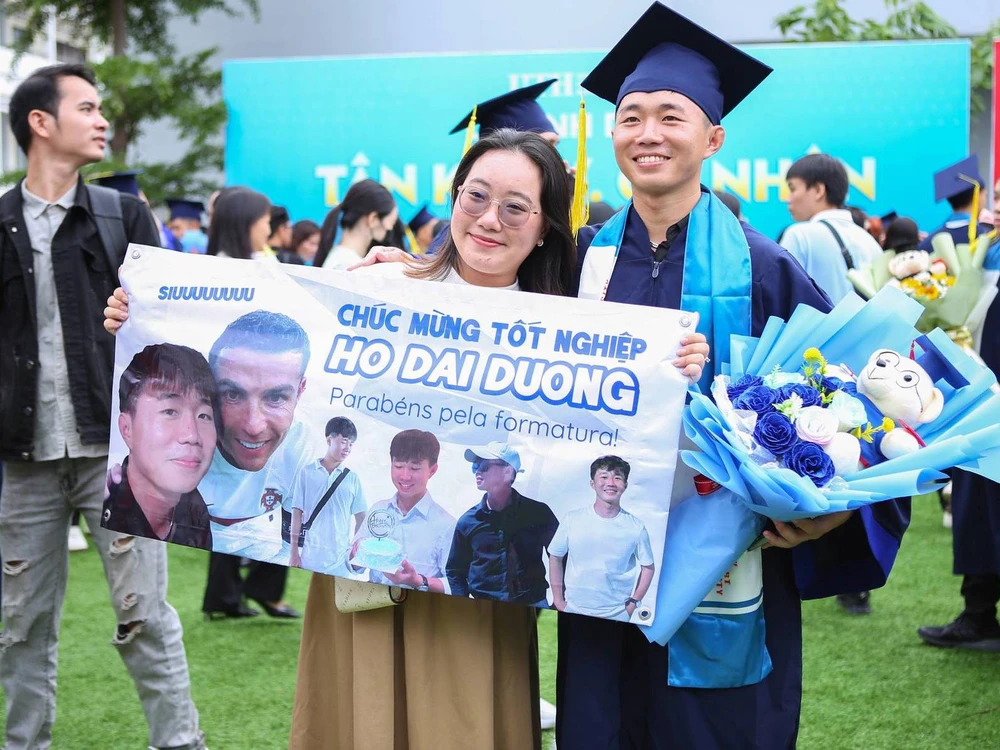 le-tot-nghiep-trong-dh-giao-thong-van-tai-tphcm (5).jpg