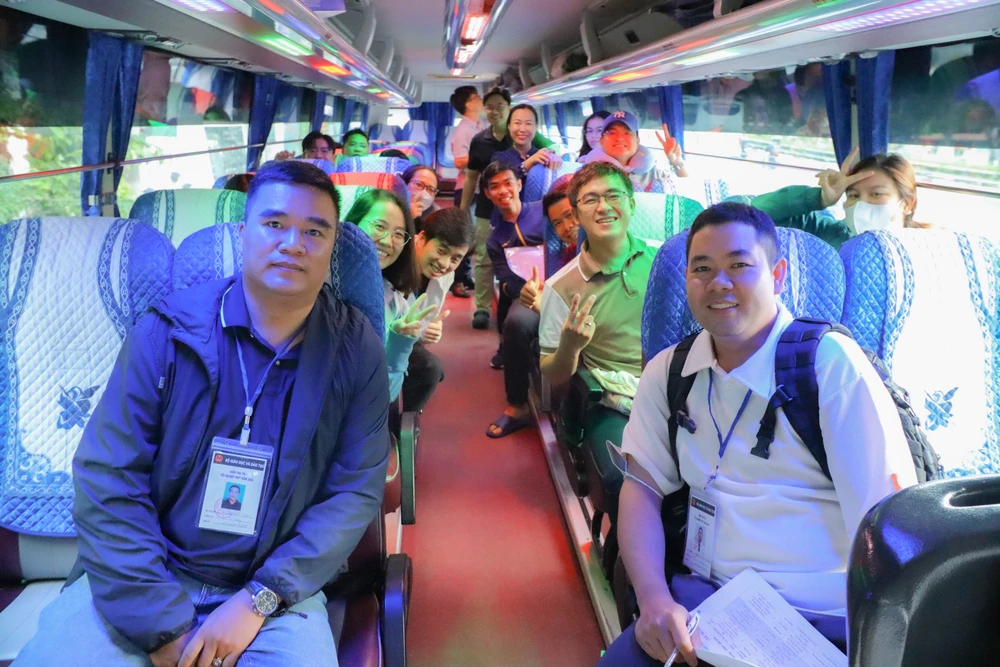 giang-vien-thi-tot-nghiep-thpt-truong-dh-luat-tp (2).jpg