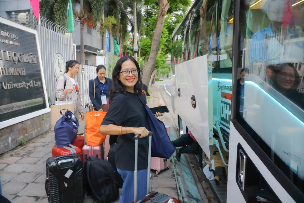 giang-vien-thi-tot-nghiep-thpt-truong-dh-luat-tp (3).jpg