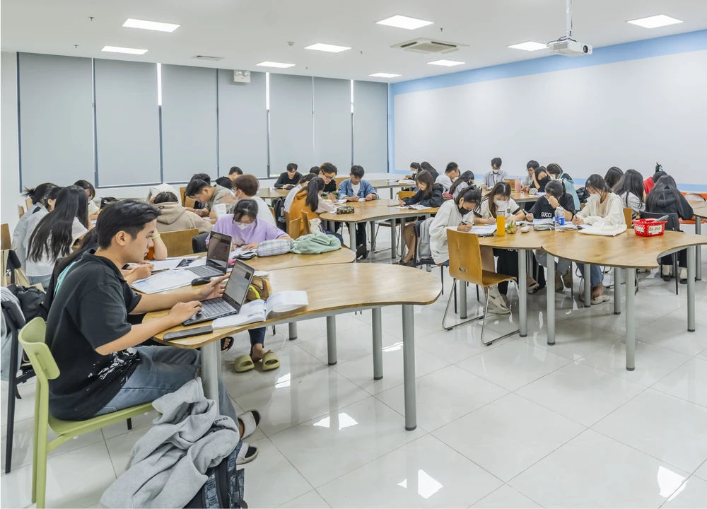 truong-dh-kinh-te-luat (1).JPG