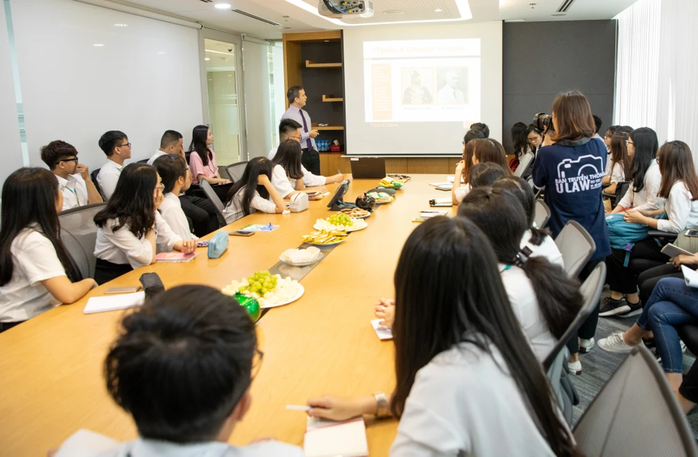 truong-dh-luat-tphcm-chat-luong-cao (4).jpg