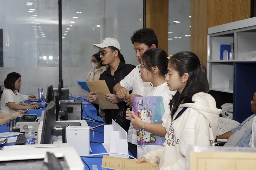 tan-sinh-vien-thu-tuc-nhap-hoc (9).JPG