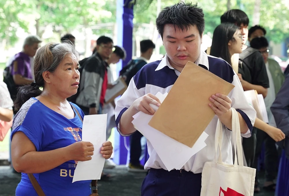 giup-sinh-vien-kho-khan (2).jpg