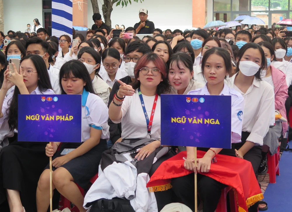 Lễ khai giảng hoãn vì bào số 3