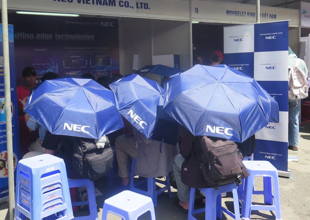 sinh-vien-truong-dh-bach-khoa-tphcm-viec-lam (7).jpg