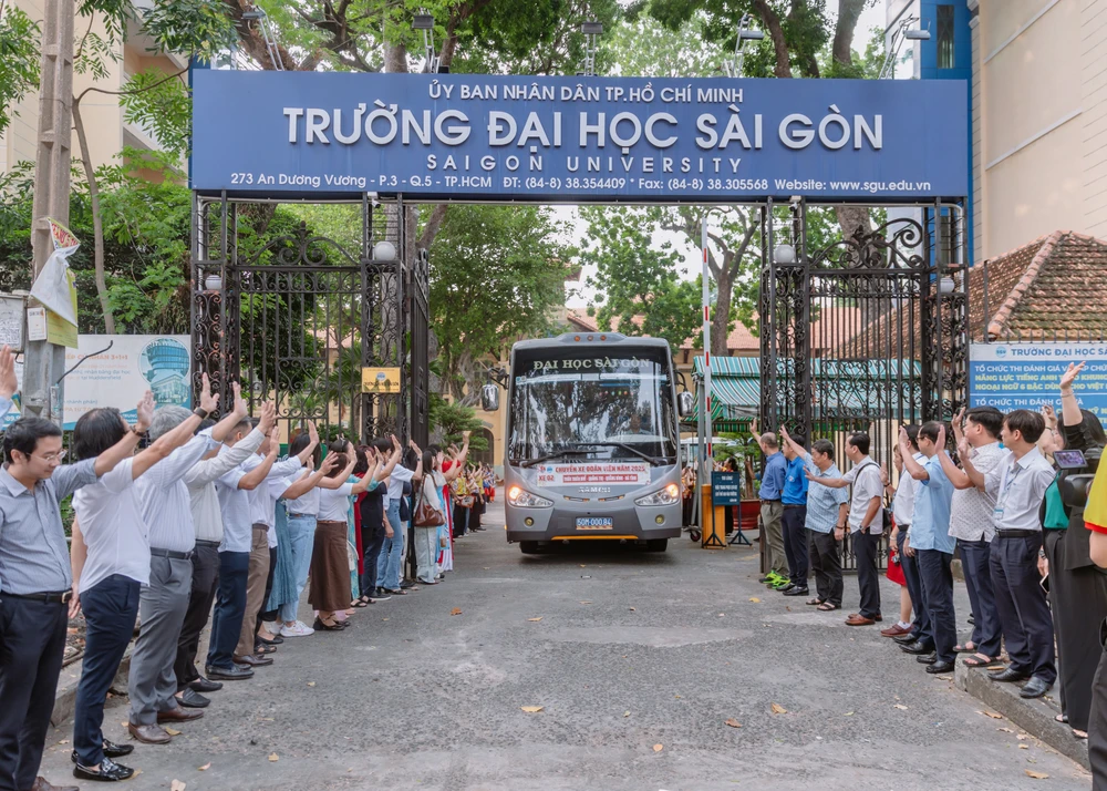 ve-que-don-tet-nguyen-dan-2025 (2).jpg