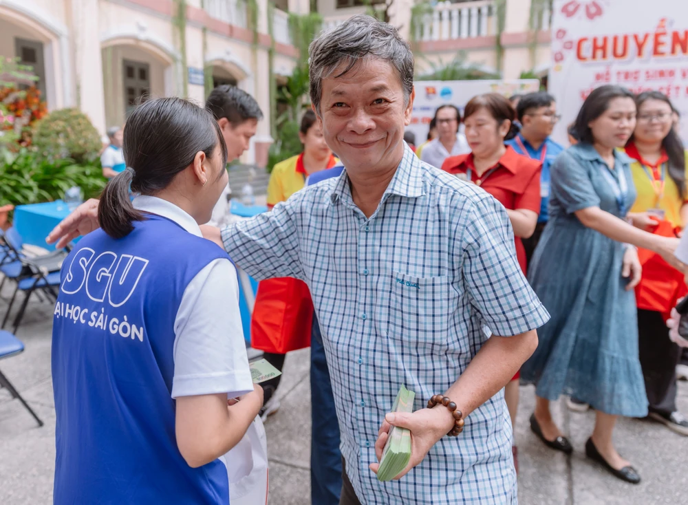 Sinh viên về quê đón Tết 2025