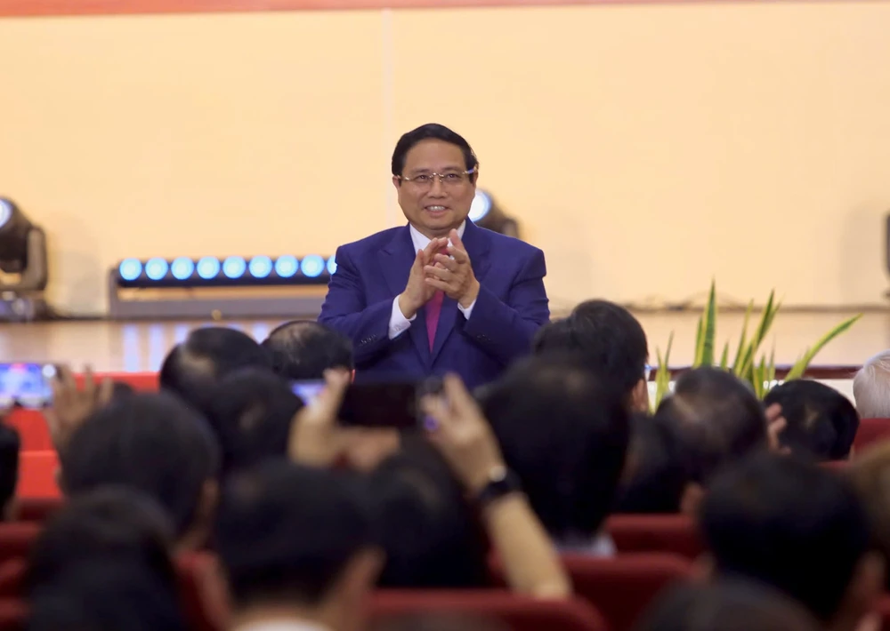 dh-quoc-gia-tp-hcm-30-nam (3).jpg