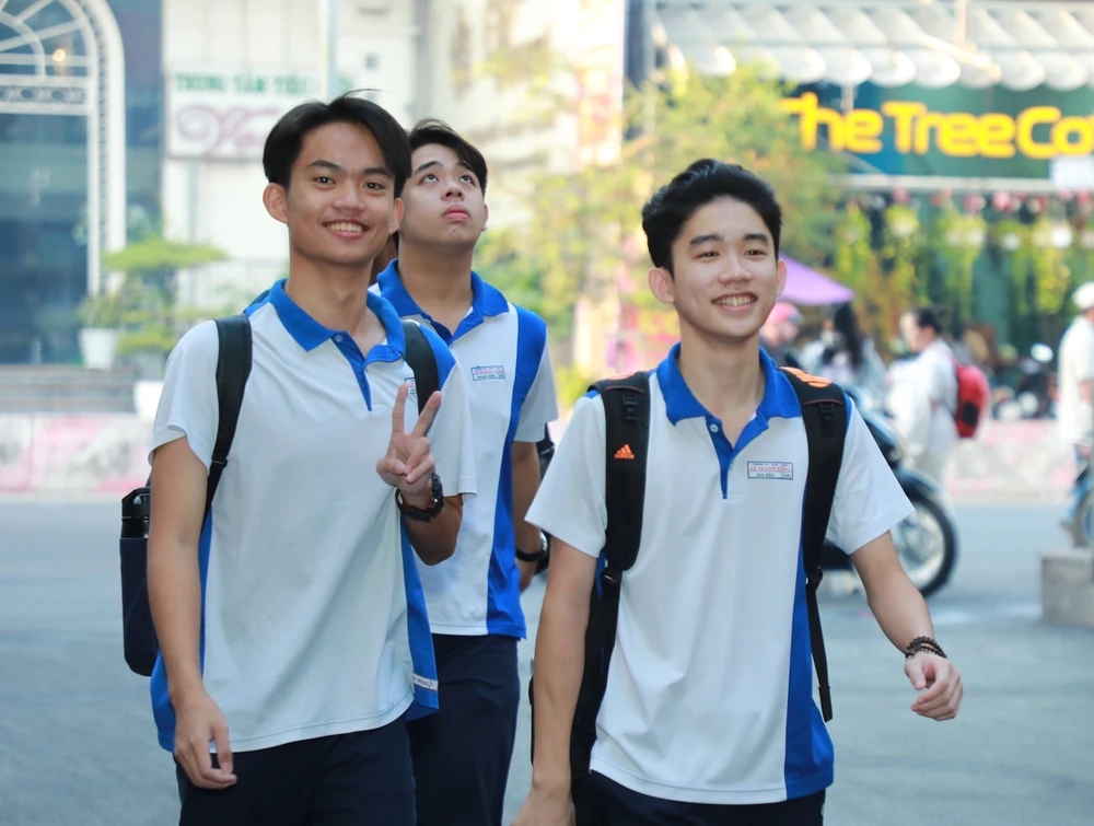 Làm bài thi đánh giá năng lực 2025