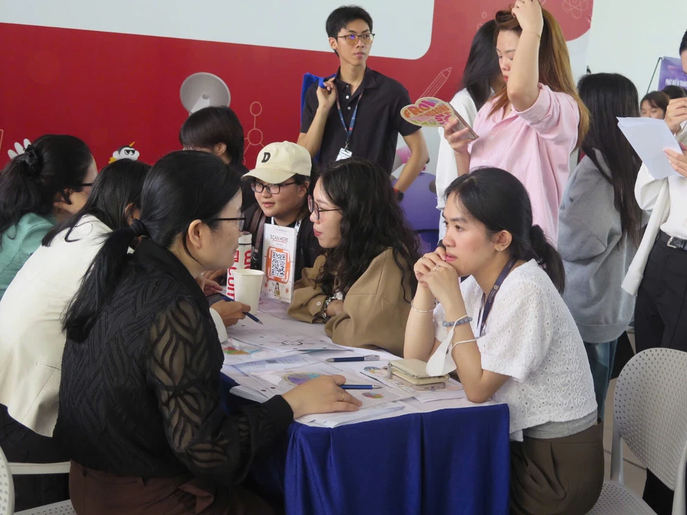 nhom-viec-lam-sinh-vien (1).jpg