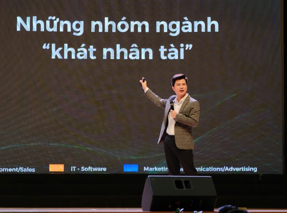 nhom-viec-lam-sinh-vien (3).jpg