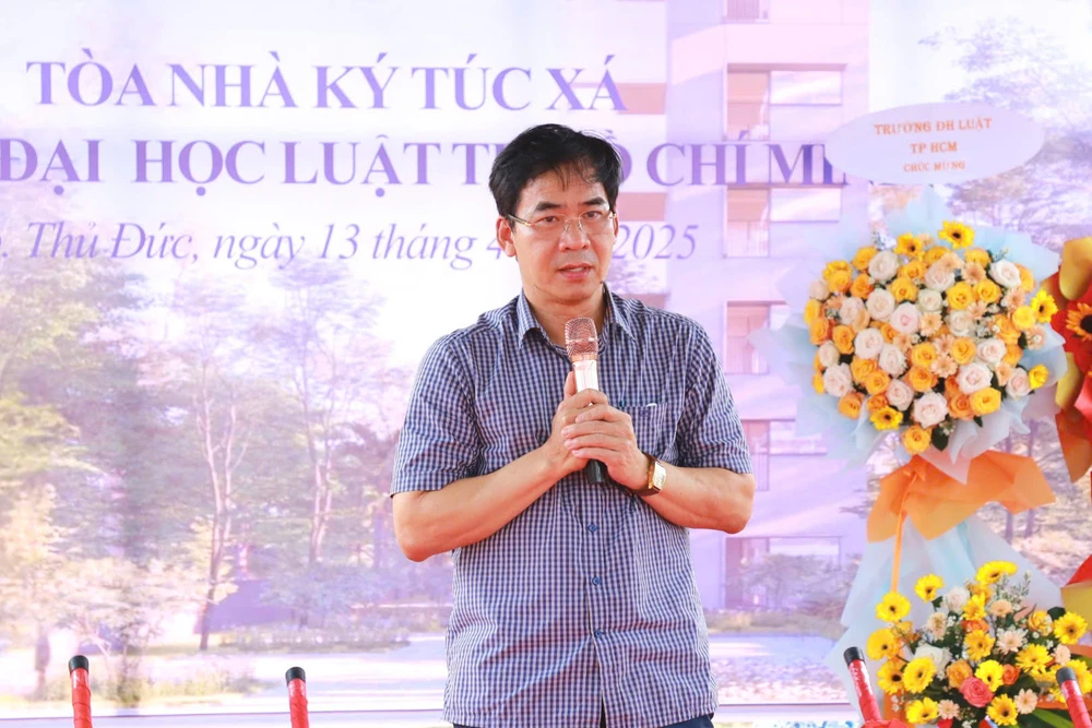 truong-dh-luat-tphcm-ky-tuc-xa (3).jpg