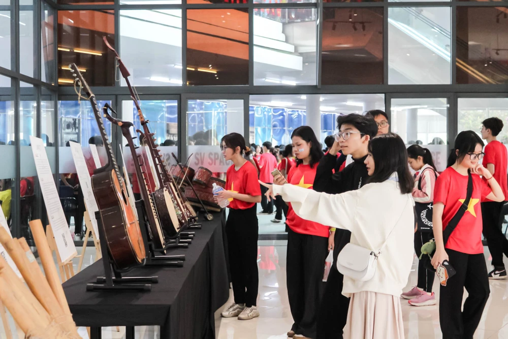 sinh-vien-tp-hcm-hop-ca (3).jpg