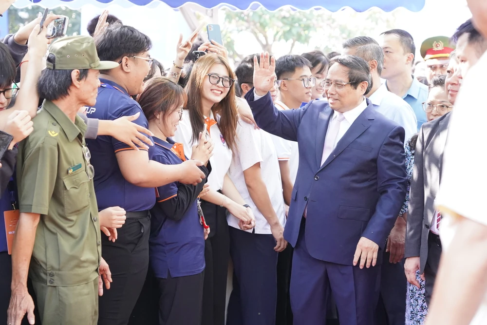 thu-tuong-pham-minh-chinh-khoi-nghiep (12).JPG