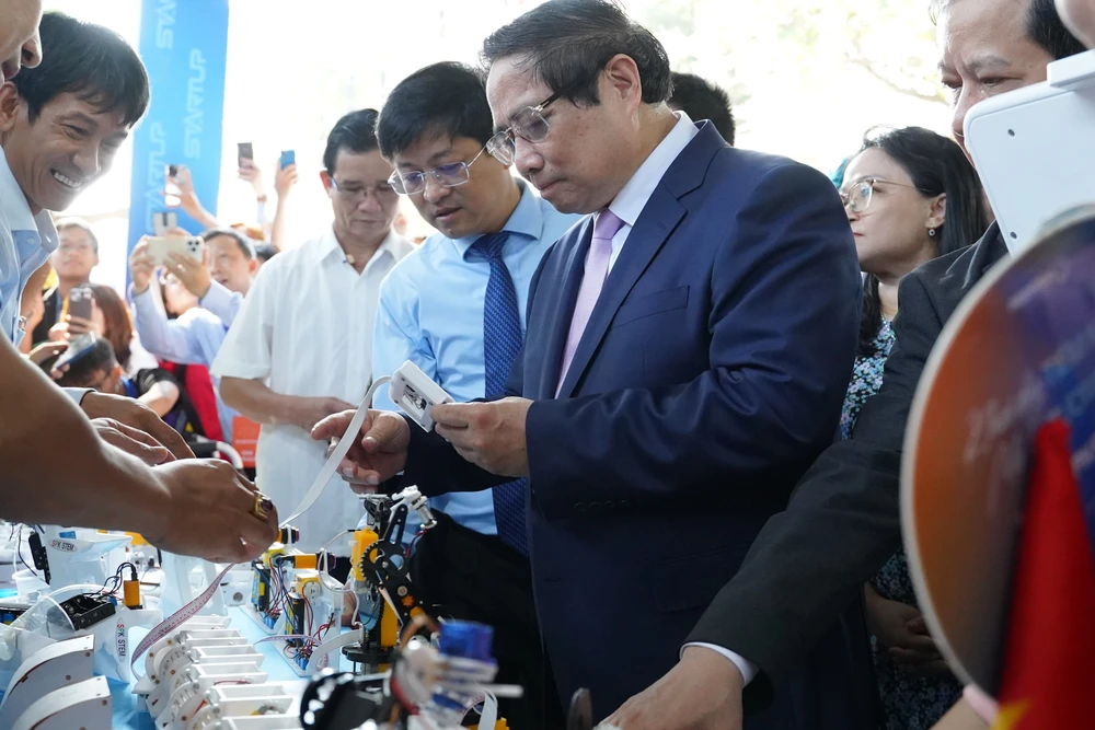 thu-tuong-pham-minh-chinh-khoi-nghiep (17).JPG