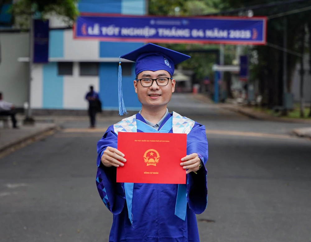 Lễ tốt nghiệp Lã Nguyễn Gia Hy Trường ĐH Bách khoa