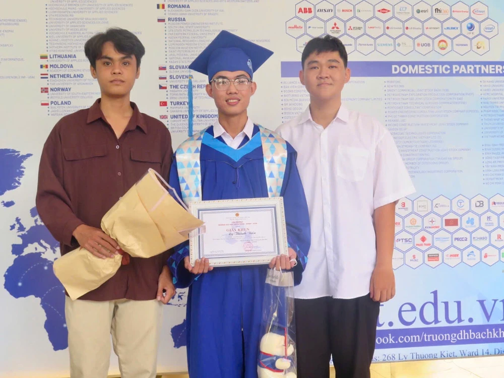 truong-dh-bach-khoc-ly-thanh-tien (2).jpg