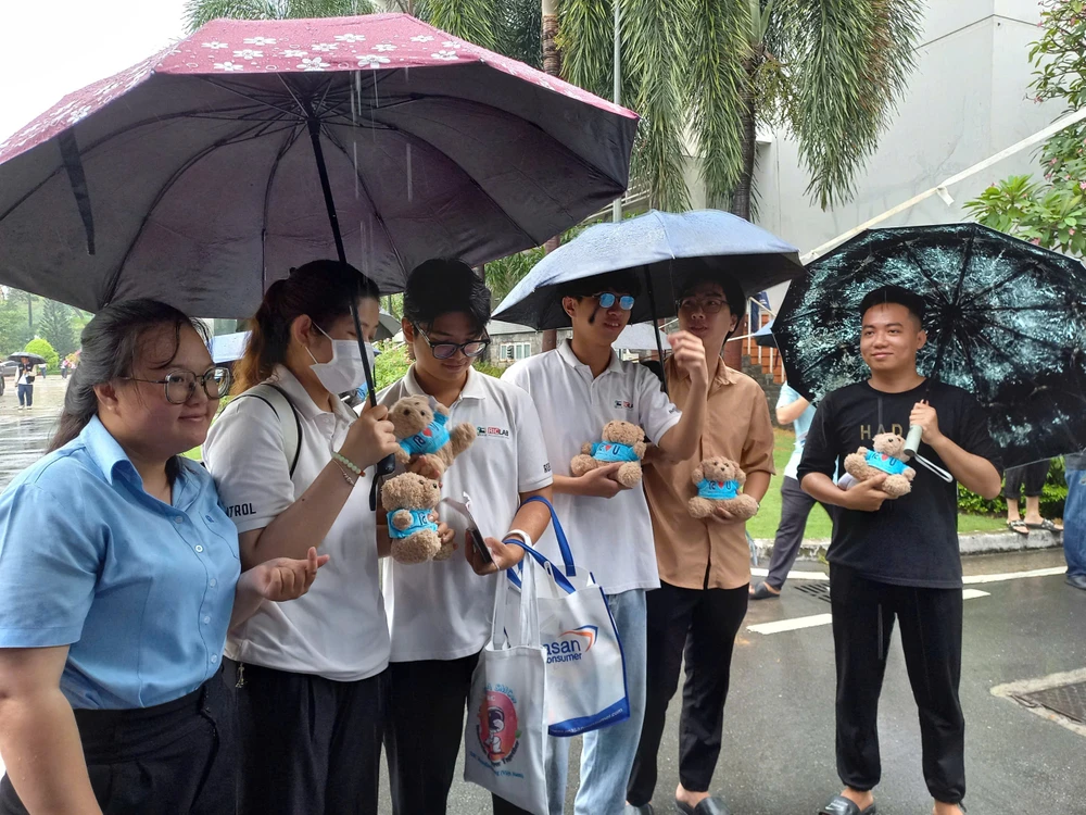 ung-tuyen-viec-lam-sinh-vien (10).jpg