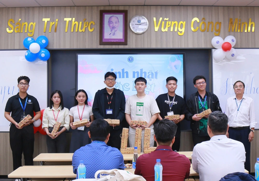 Trường ĐH Luật TP.HCM sinh nhật