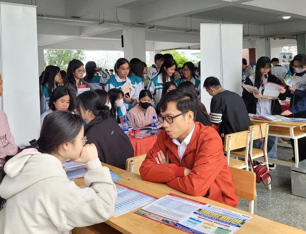 Xét tuyển khối C00 nhân văn