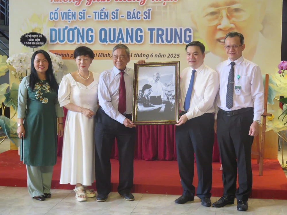 Cố viện sĩ Dương Quang Trung