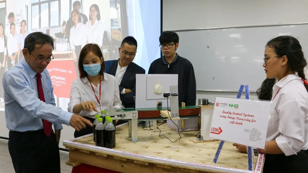 Nhân lực logistics HIU chương trình mới