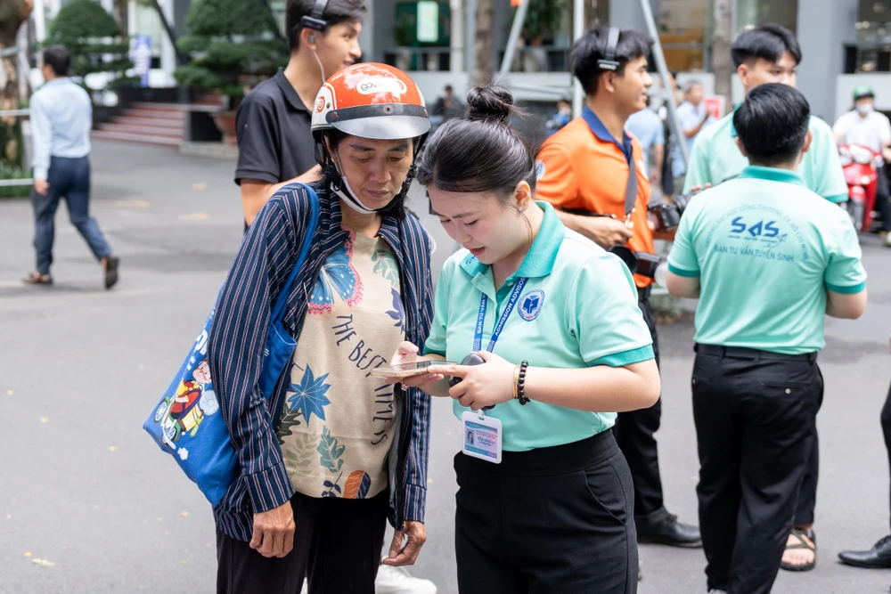 cong-thuong-nhap-hoc (1).jpg