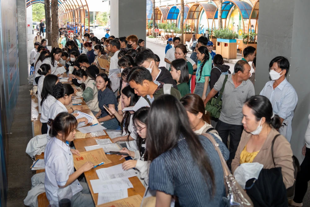 cong-thuong-nhap-hoc (4).jpg