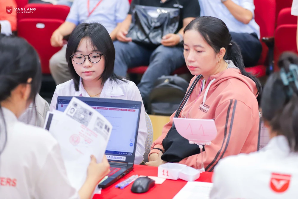 VLU-nhap-hoc (2).jpg