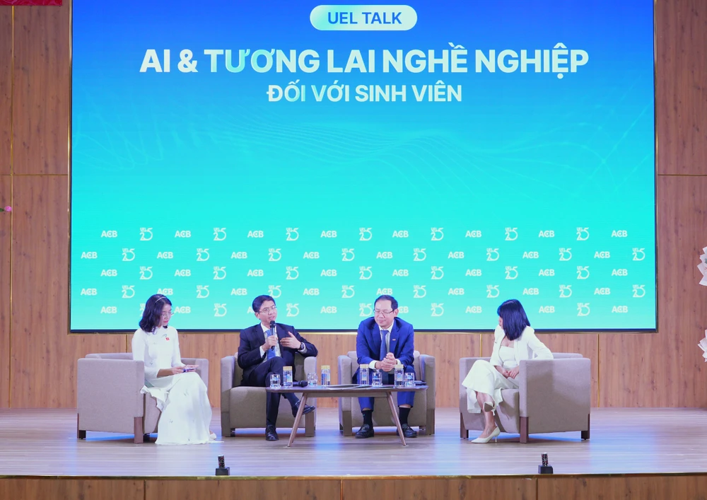 tan-sinh-vien-truong-dh-kinh-te-luat (3).JPG