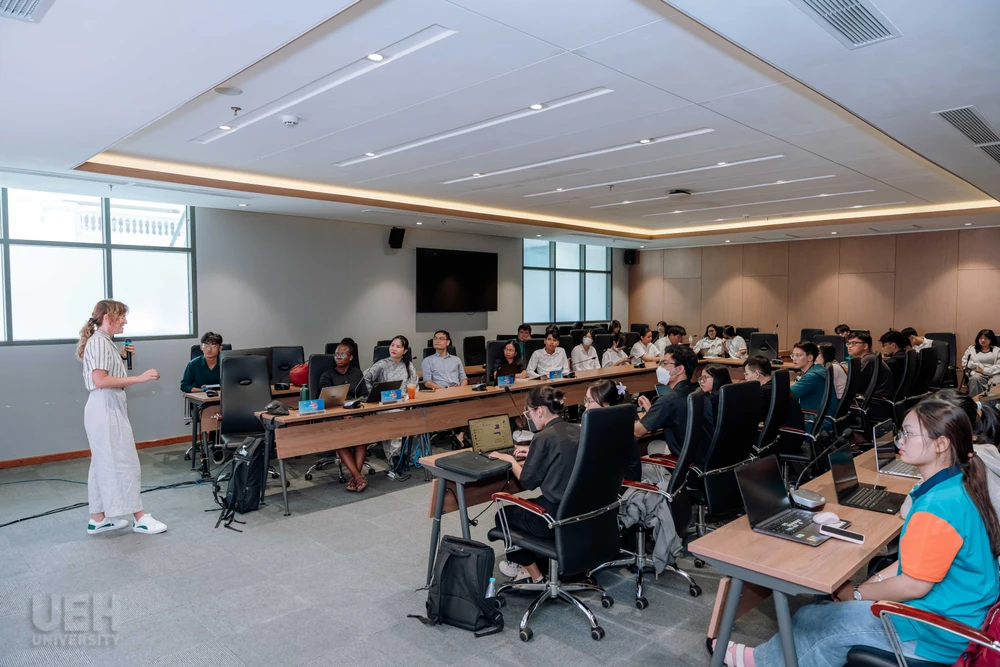 Thu hút nhà khoa học