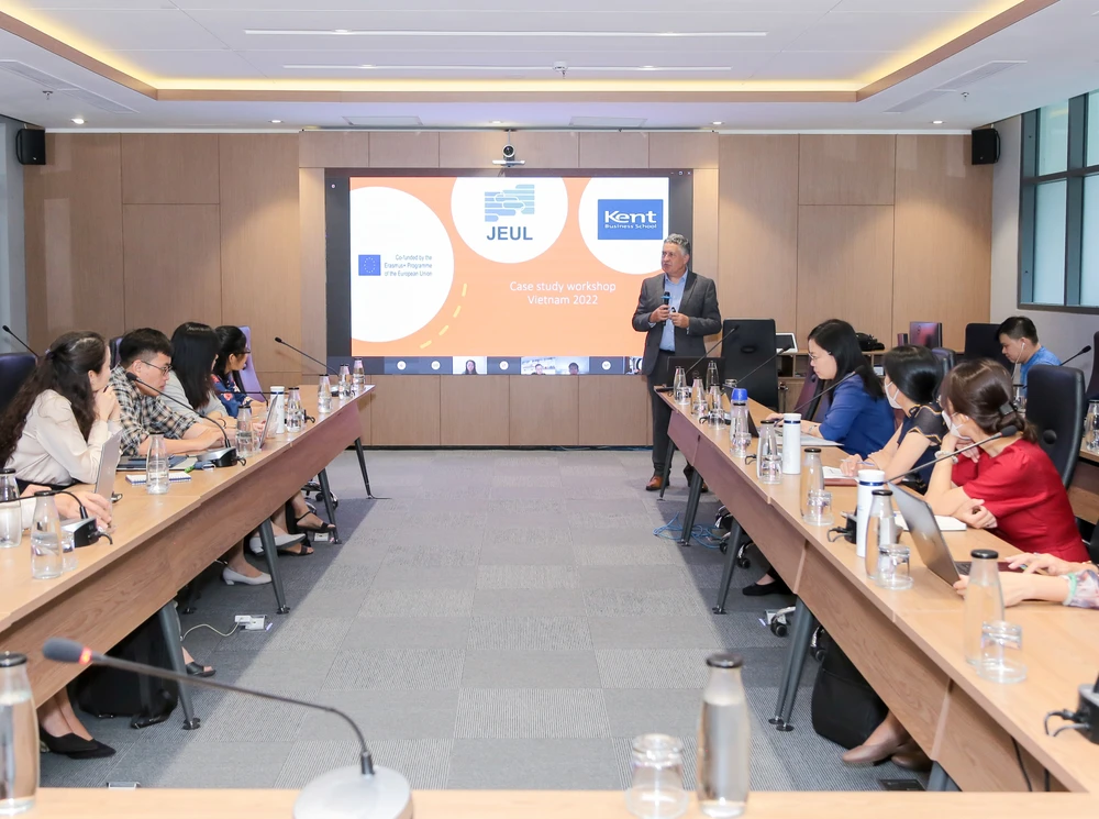 Thu hút nhân tài về nước