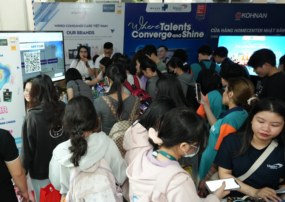 ngay-hoi-viec-lam-sinh-vien (3).JPG