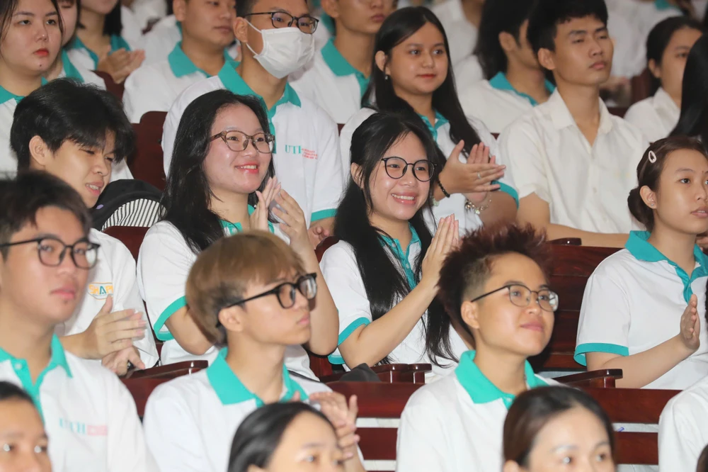 tin-gia-lua-dao-qua-mang (1).jpg