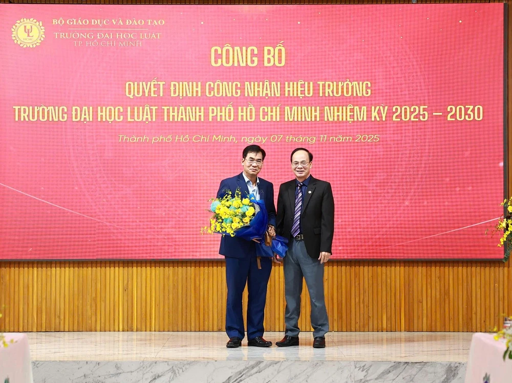 truong-dh-luat-tp-hcm (1).jpg