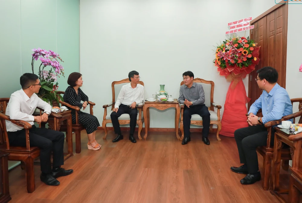 bao-phap-luat-tp-hcm-tham (6).jpg