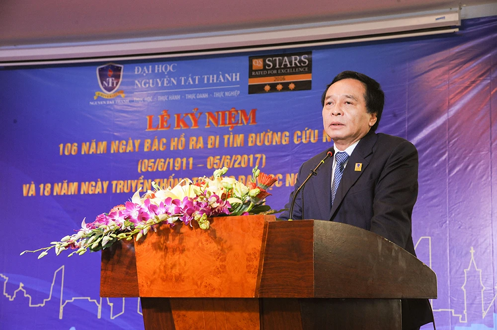 pgs-ts-nguyen-manh-hung-dh-nguyen-tat-thanh (2).jpg