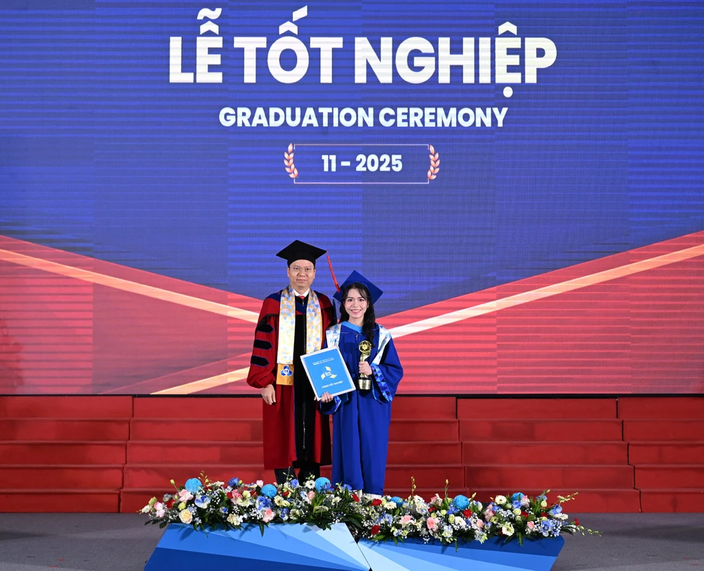 thu-khoa-nu-sinh-truong-dh-bach-khoa (1).jpeg