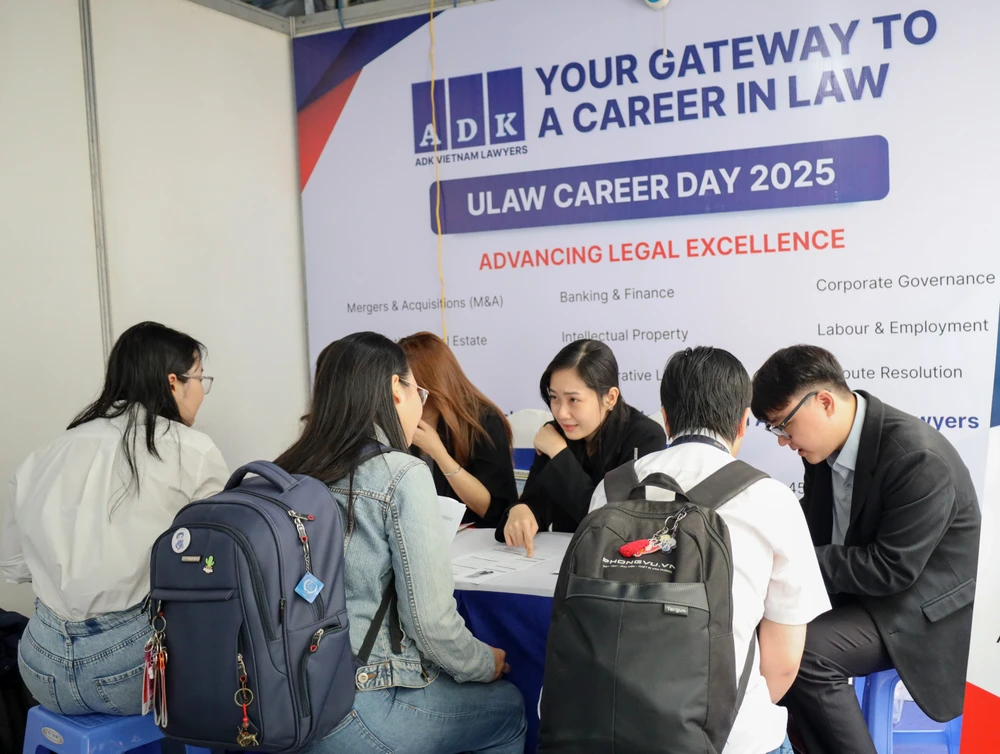 sinh-vien-luat-viec-lam (2).jpg